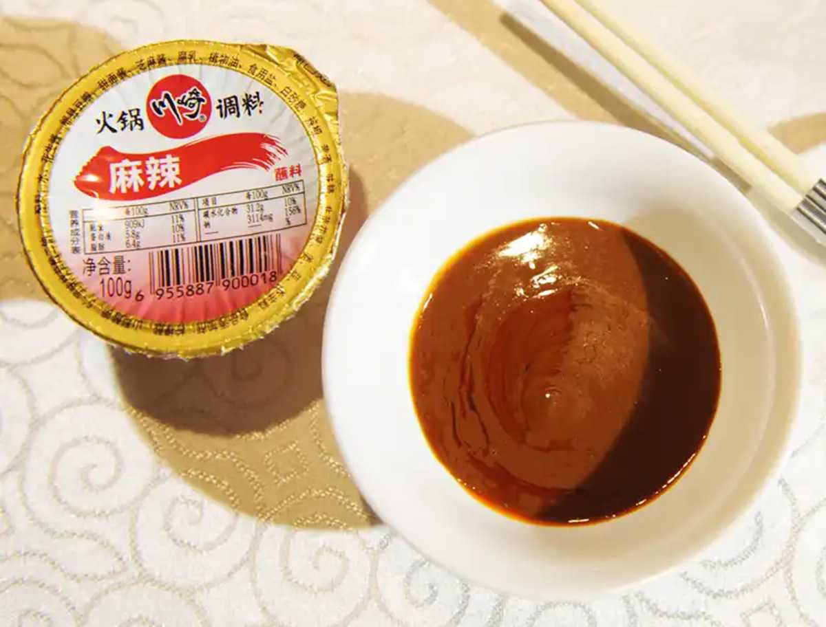 智能包裝新紀元：全自動PP杯醬料灌裝機賦能高效量產(chǎn)