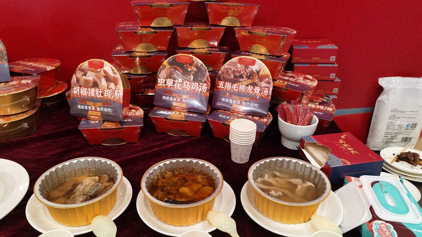 全自動(dòng)泡椒牛肉盒裝包裝生產(chǎn)線(xiàn)：高效保鮮，賦能食品工業(yè)量產(chǎn)