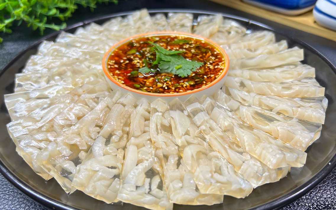 全自動皮凍灌裝封口機，賦能傳統(tǒng)美食規(guī)模化生產(chǎn)