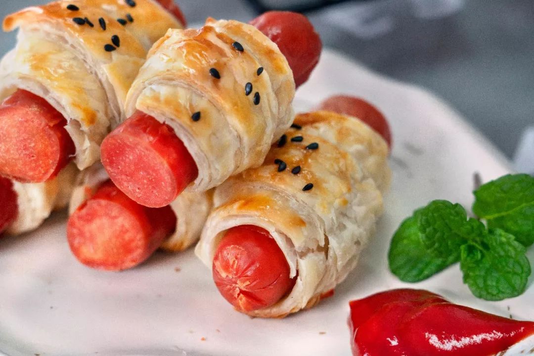 1762156503644872.jpg 可頌肉腸卷02.jpg